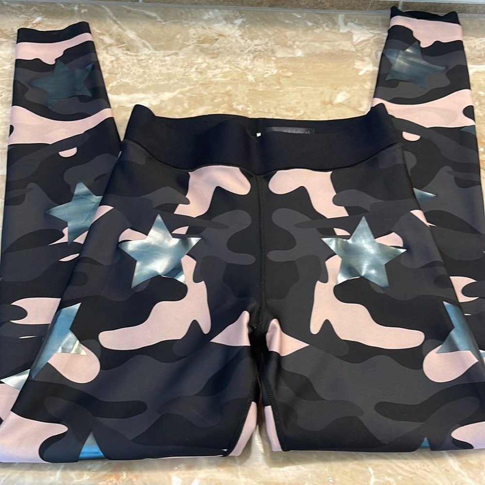 Ultracor leggings camp and star print size medium
